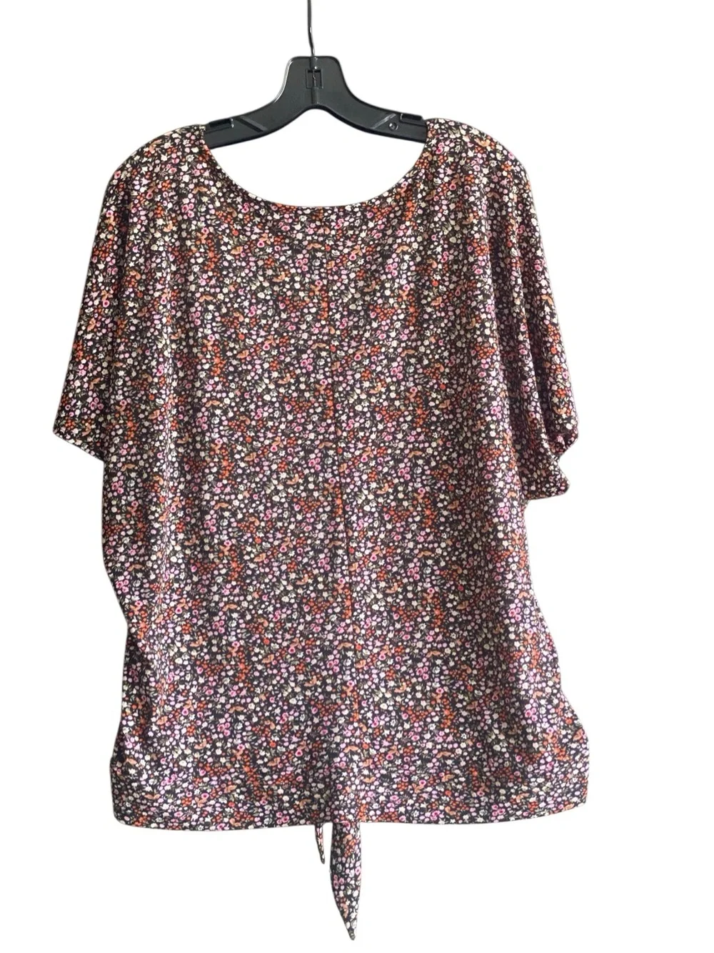 Black Tape Micro Floral Short Sleeve Button Front Blouse with Knotted Hem. 2X.